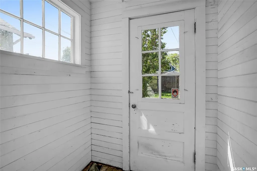 524 7th Street E Saskatoon SK S7H 0X7