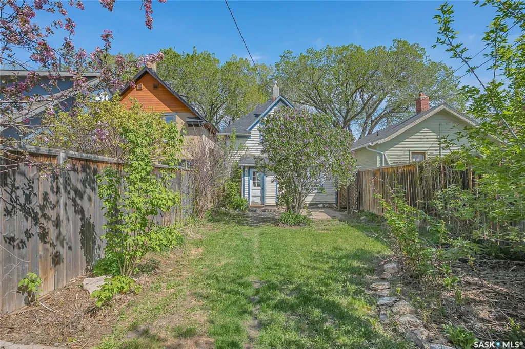 524 7th Street E Saskatoon SK S7H 0X7