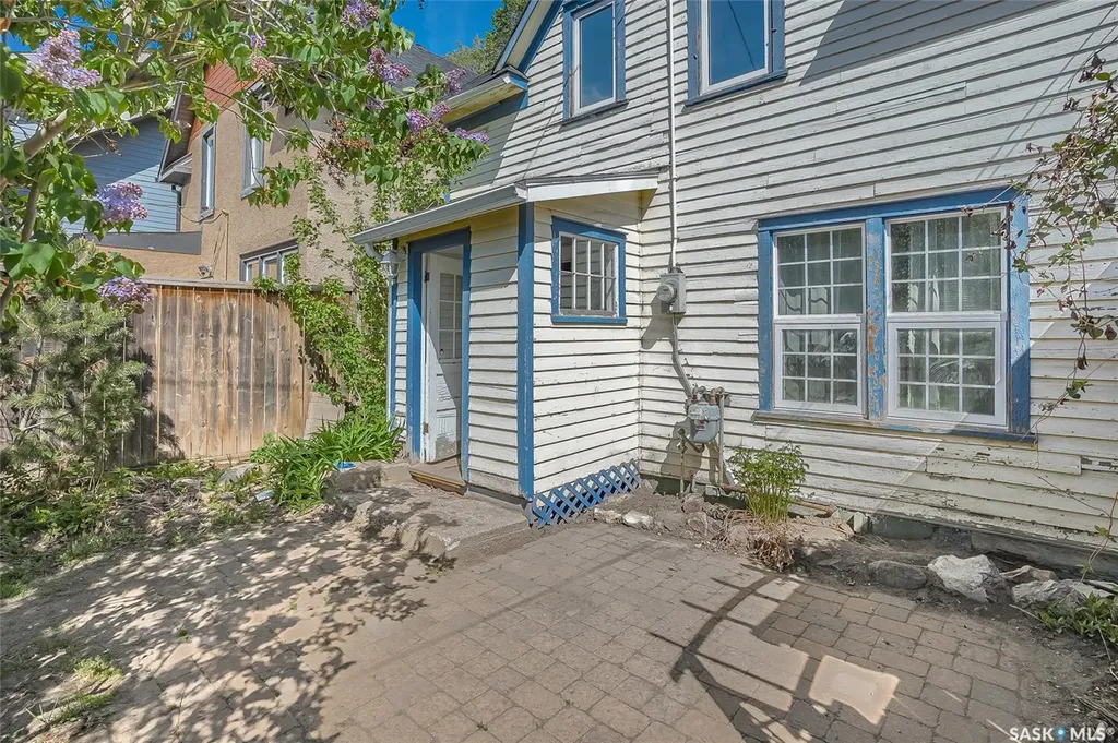 524 7th Street E Saskatoon SK S7H 0X7