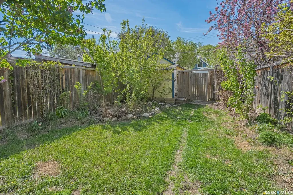 524 7th Street E Saskatoon SK S7H 0X7