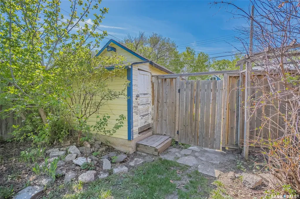 524 7th Street E Saskatoon SK S7H 0X7