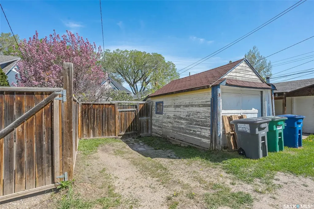 524 7th Street E Saskatoon SK S7H 0X7