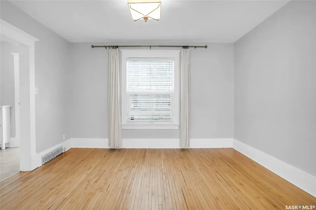 524 7th Street E Saskatoon SK S7H 0X7