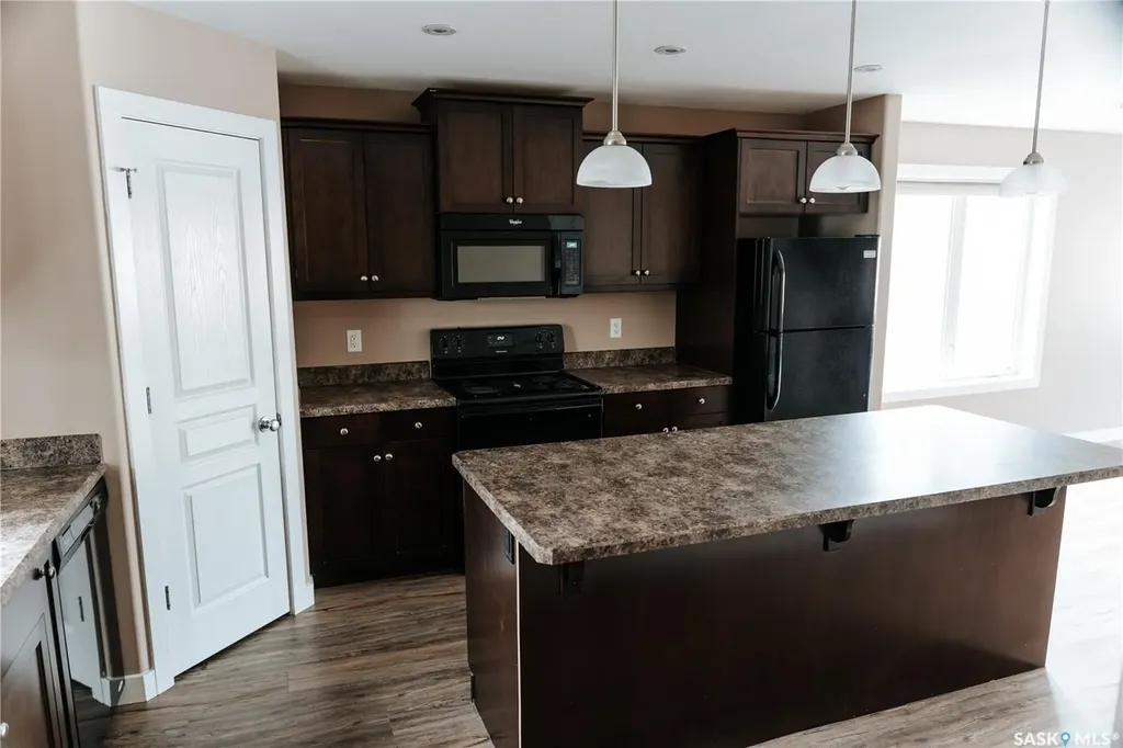 145 Mcintyre Street N Regina SK S4R 3B6