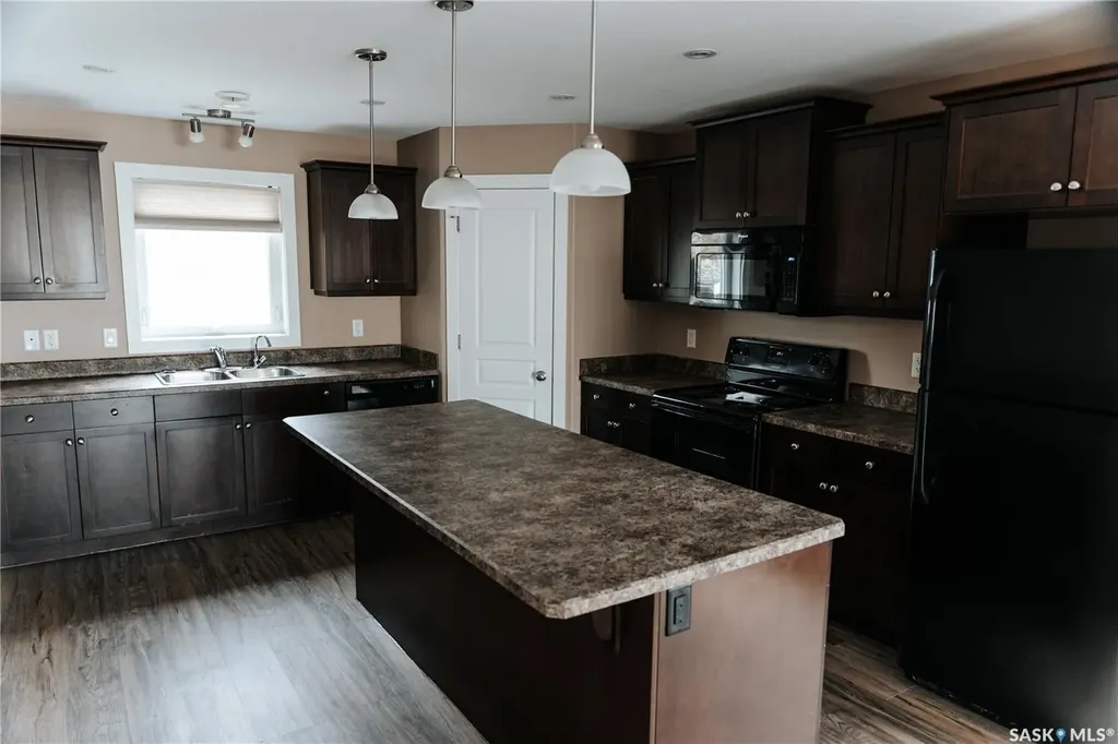 145 Mcintyre Street N Regina SK S4R 3B6