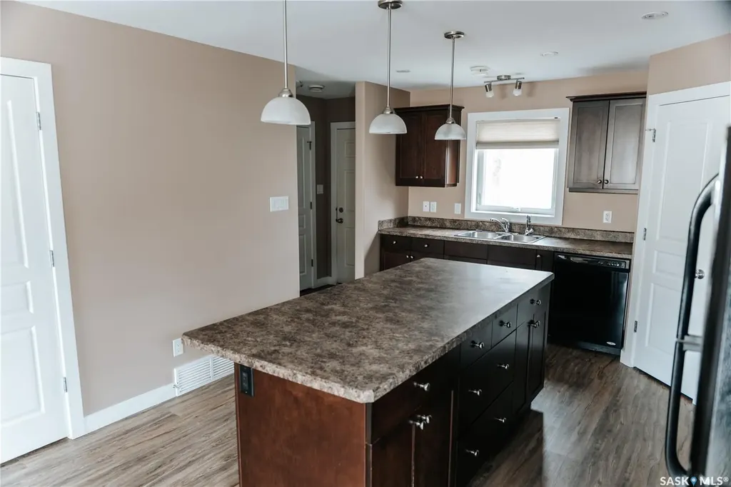 145 Mcintyre Street N Regina SK S4R 3B6