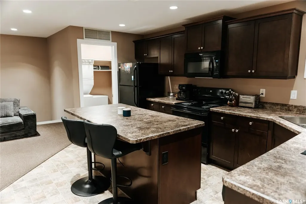 145 Mcintyre Street N Regina SK S4R 3B6