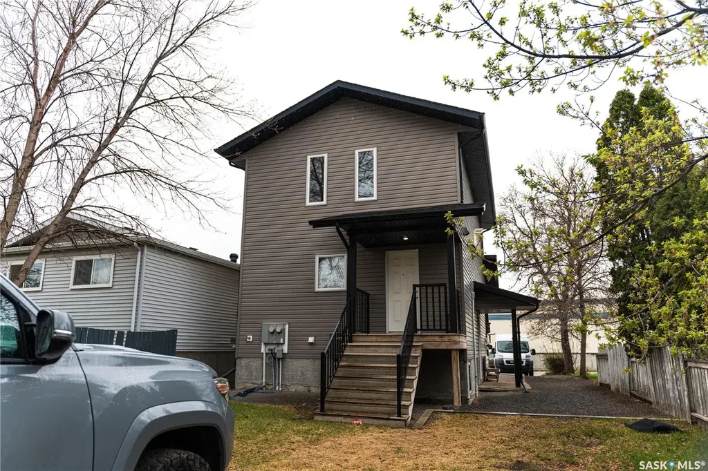 145 Mcintyre Street N Regina SK S4R 3B6