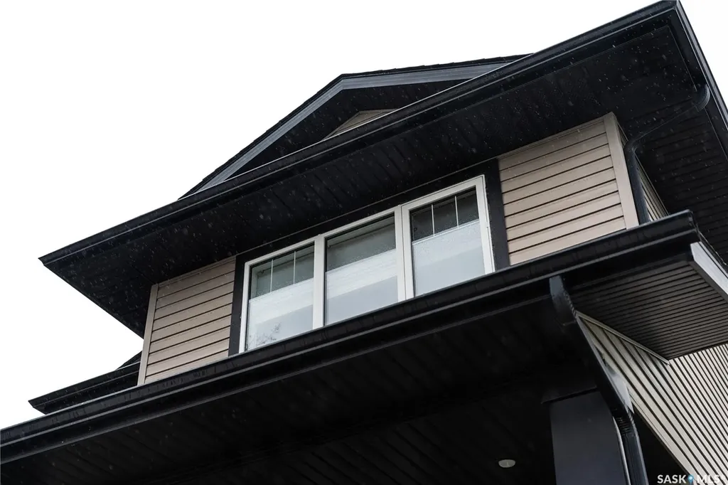 145 Mcintyre Street N Regina SK S4R 3B6