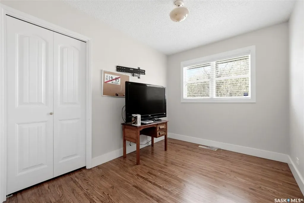 2533 Pasqua Street Regina SK S4S 0M3