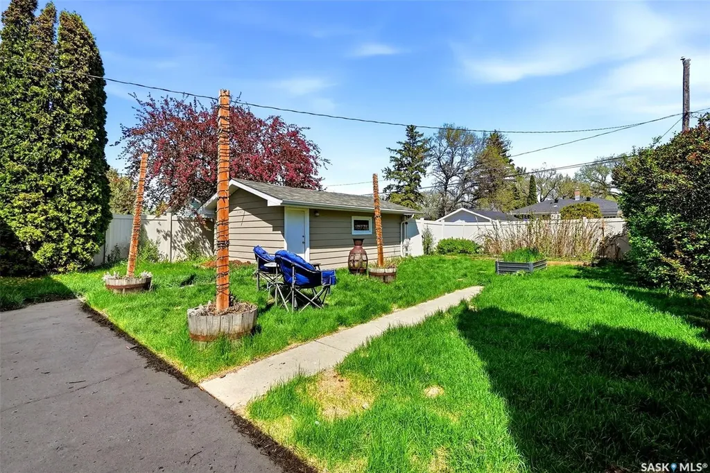 2533 Pasqua Street Regina SK S4S 0M3