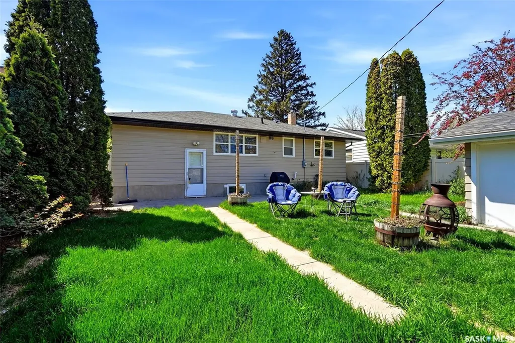 2533 Pasqua Street Regina SK S4S 0M3