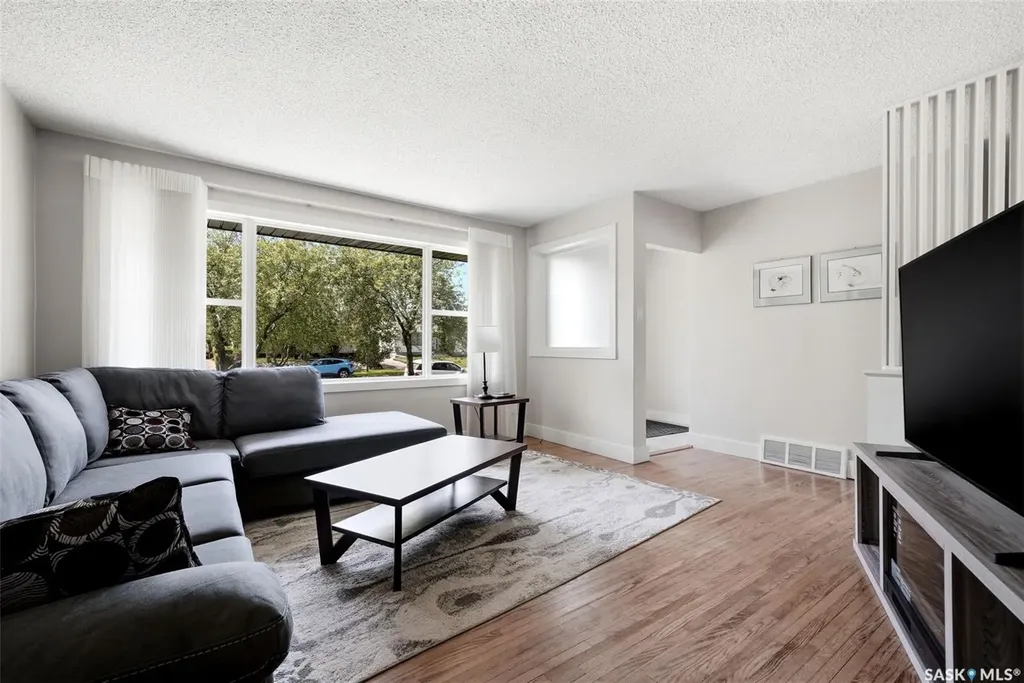 2533 Pasqua Street Regina SK S4S 0M3