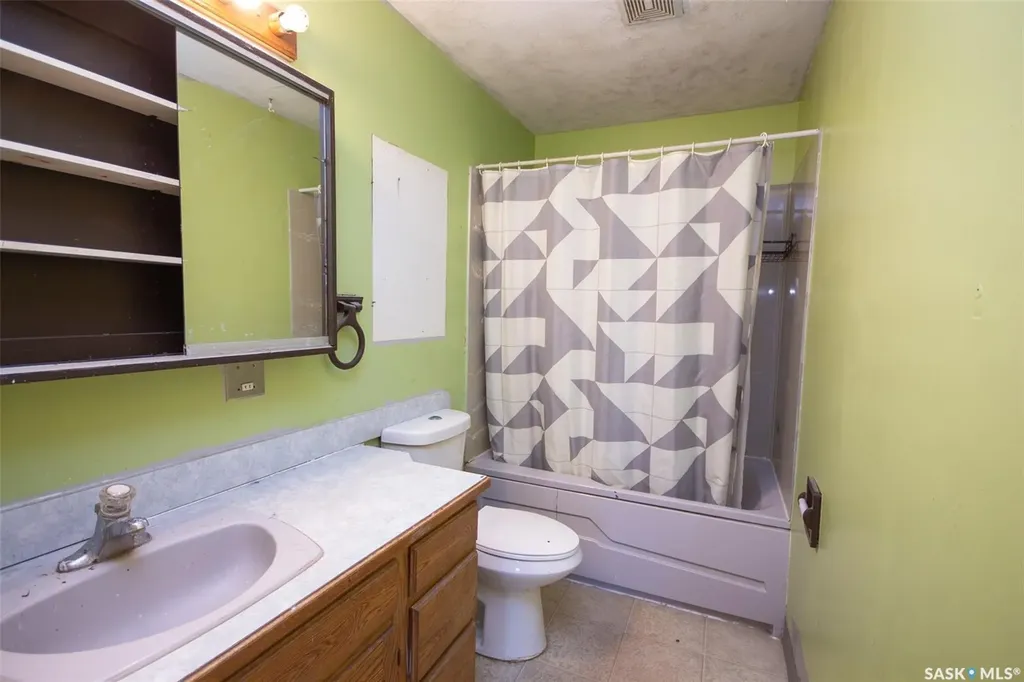 9704 97th Drive North Battleford SK S9A 0L4