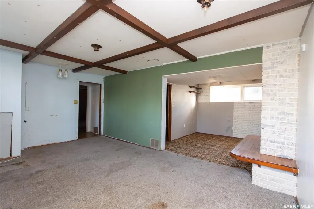 9704 97th Drive North Battleford SK S9A 0L4