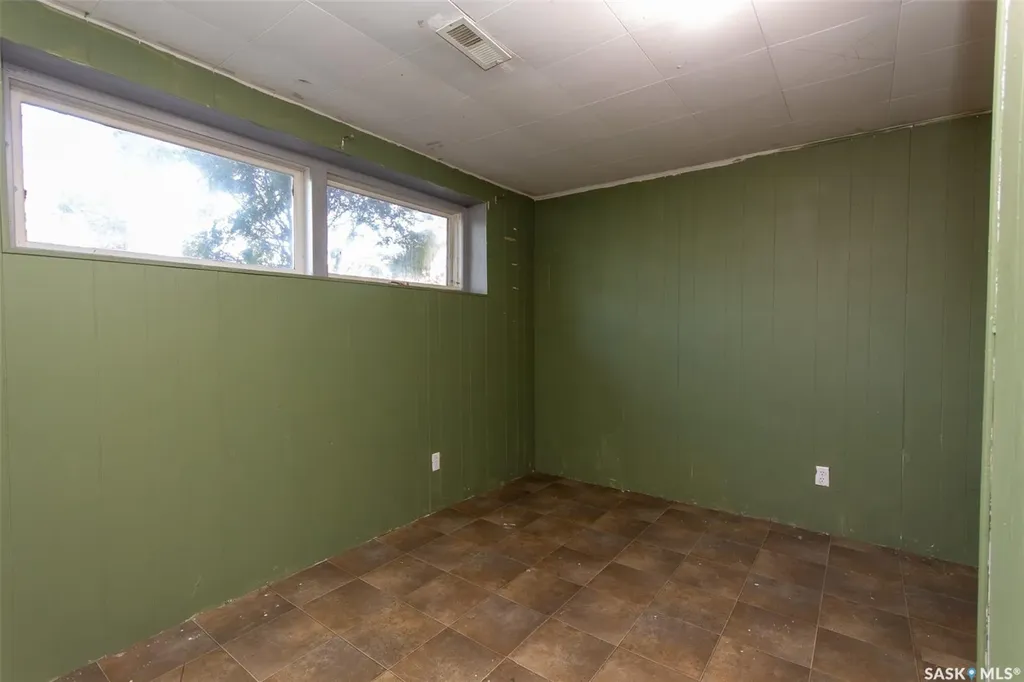 9704 97th Drive North Battleford SK S9A 0L4