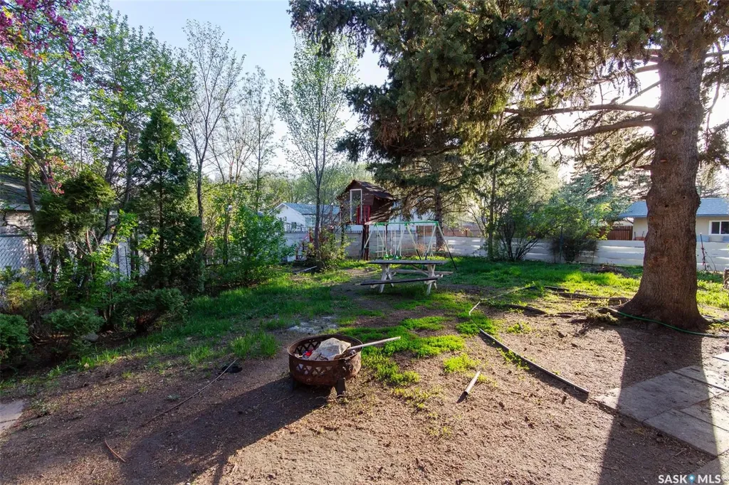 9704 97th Drive North Battleford SK S9A 0L4