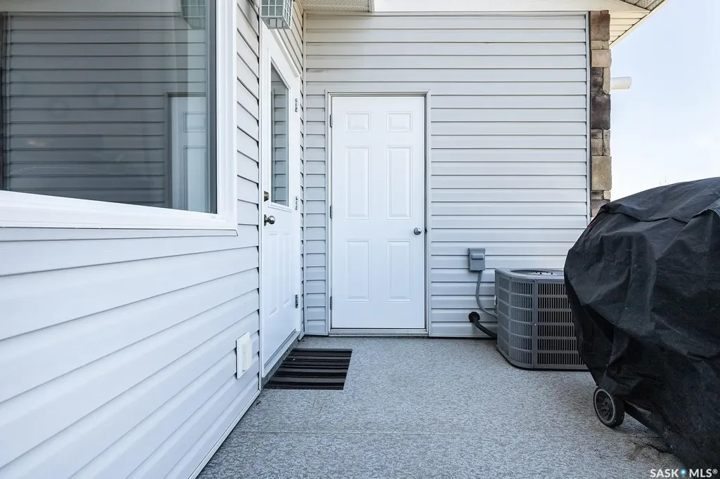 225 Hassard Close Saskatoon SK S7L 2W8
