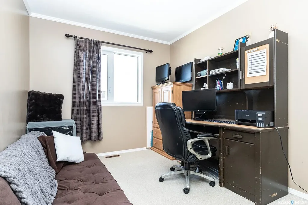 225 Hassard Close Saskatoon SK S7L 2W8