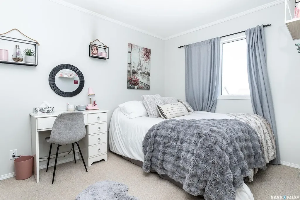 225 Hassard Close Saskatoon SK S7L 2W8