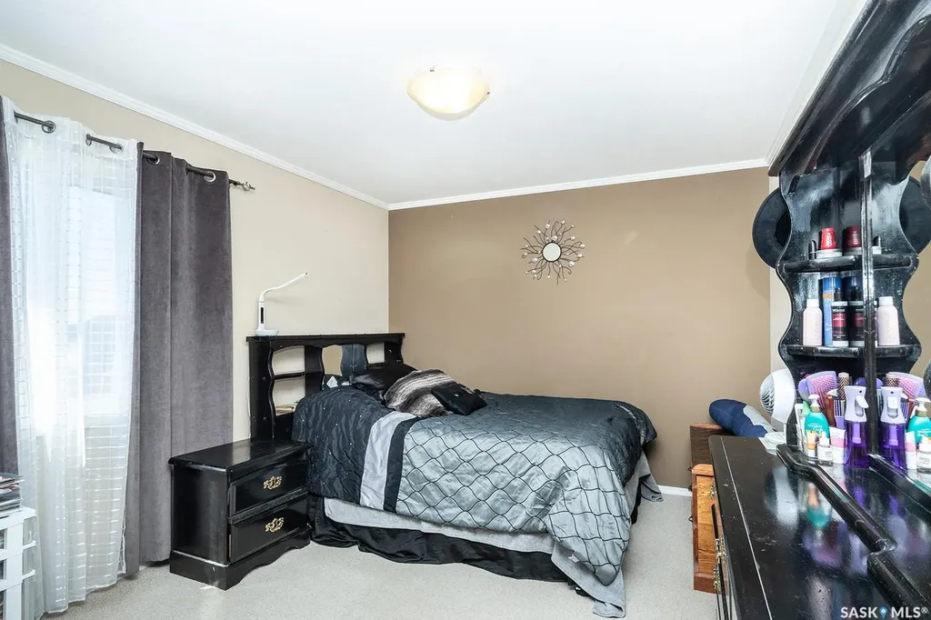 225 Hassard Close Saskatoon SK S7L 2W8