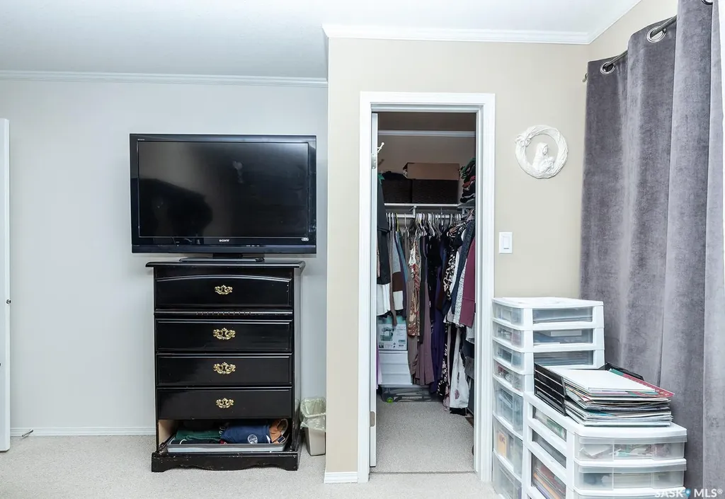 225 Hassard Close Saskatoon SK S7L 2W8