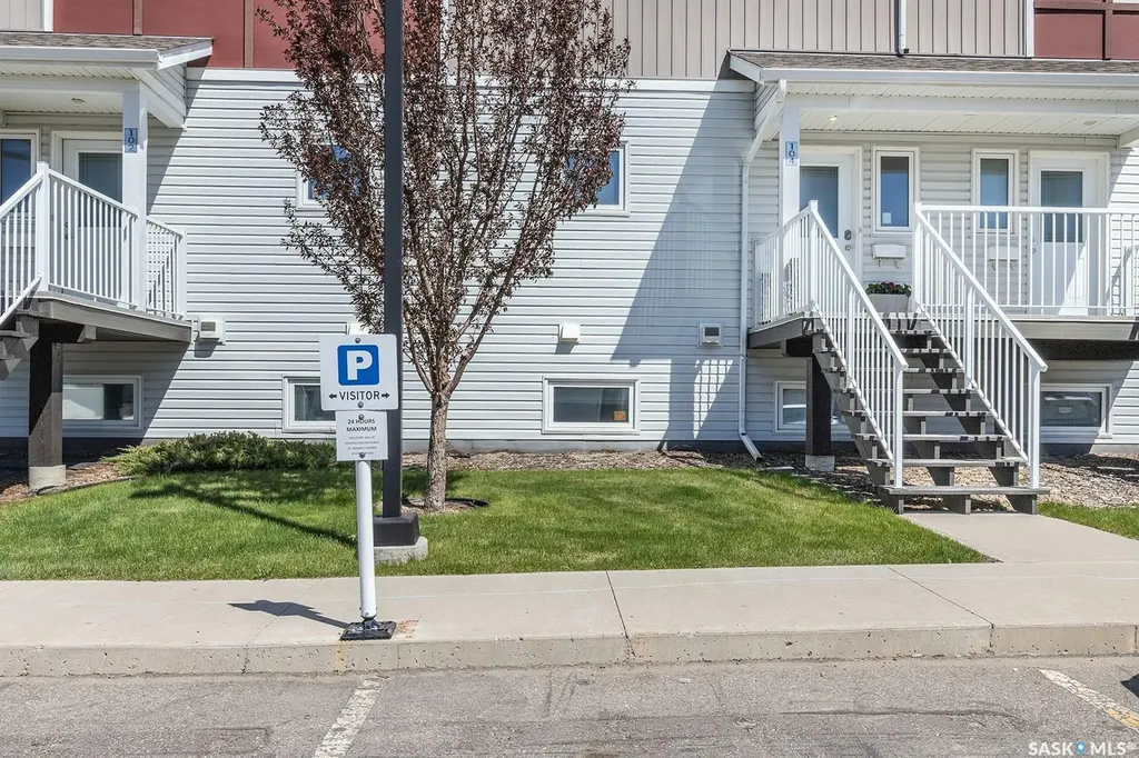 225 Hassard Close Saskatoon SK S7L 2W8