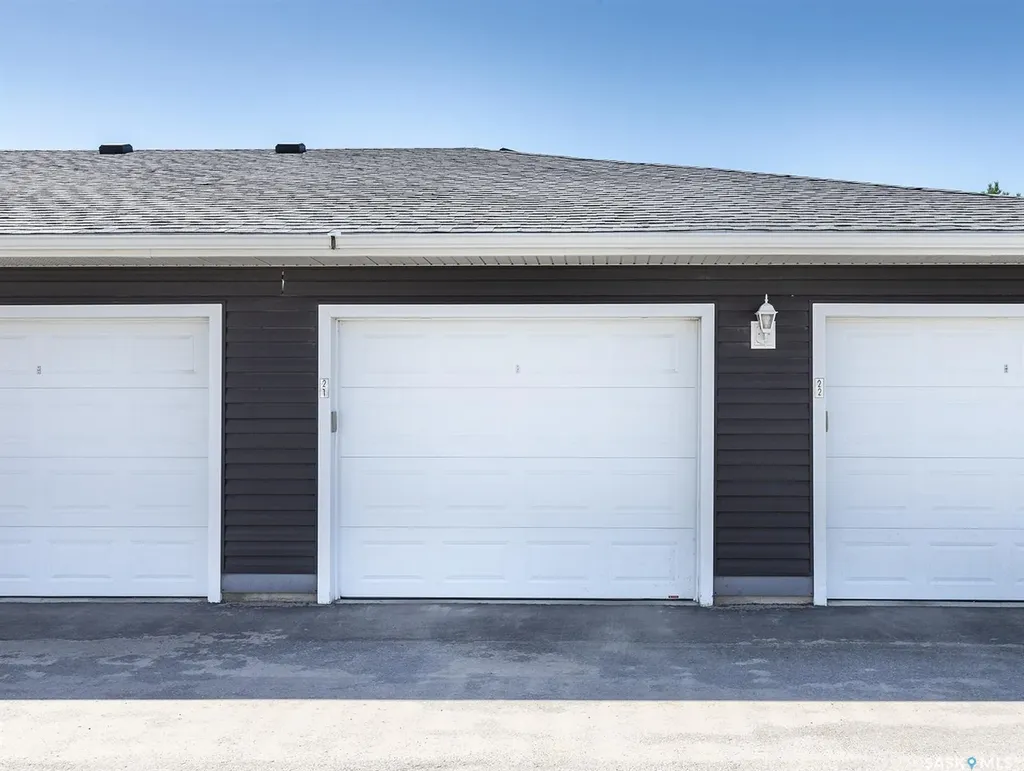 225 Hassard Close Saskatoon SK S7L 2W8