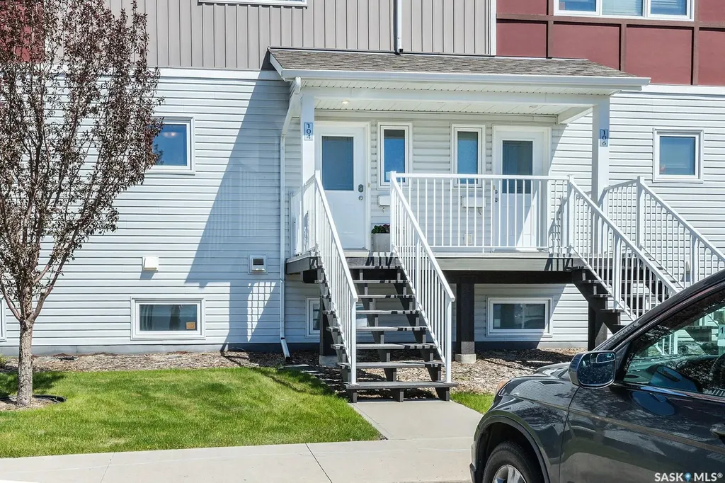 225 Hassard Close Saskatoon SK S7L 2W8