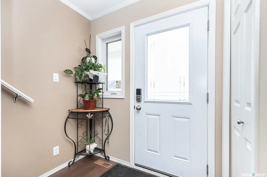 225 Hassard Close Saskatoon SK S7L 2W8