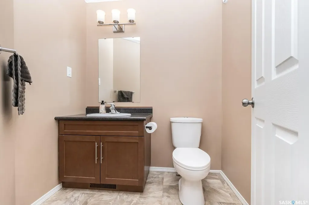 225 Hassard Close Saskatoon SK S7L 2W8