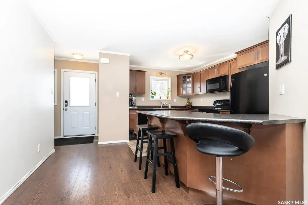 225 Hassard Close Saskatoon SK S7L 2W8