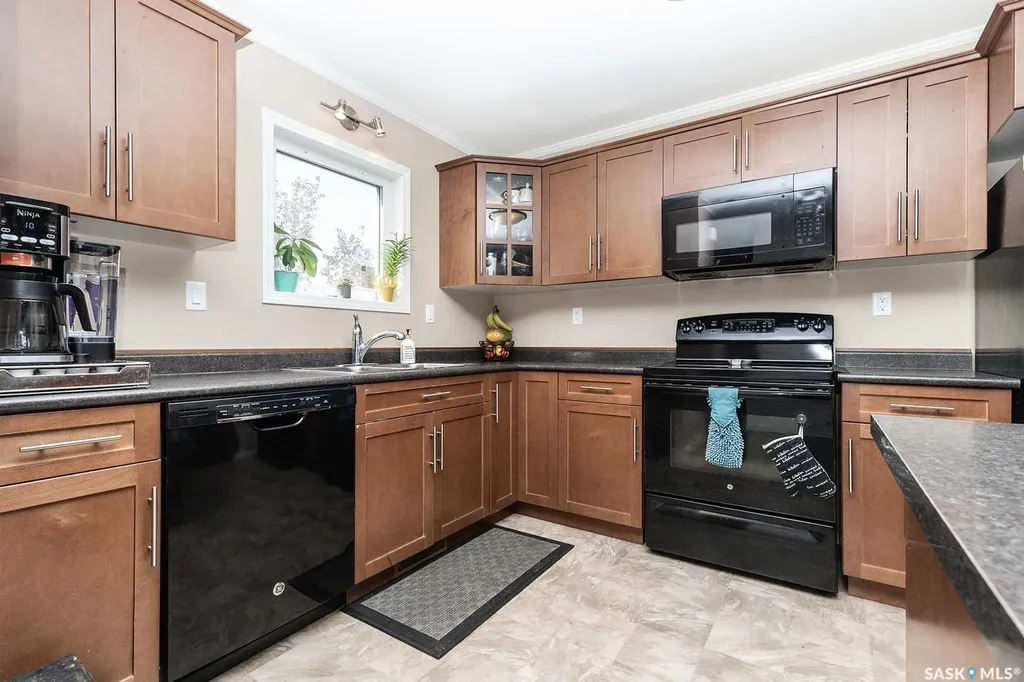 225 Hassard Close Saskatoon SK S7L 2W8