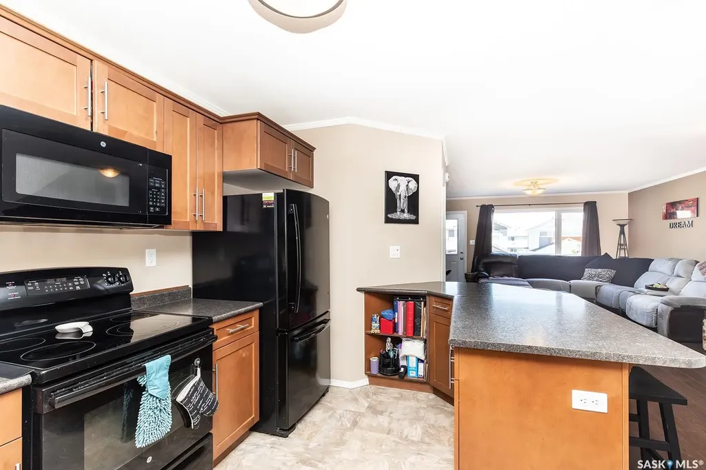 225 Hassard Close Saskatoon SK S7L 2W8