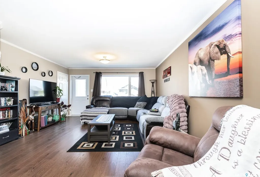 225 Hassard Close Saskatoon SK S7L 2W8