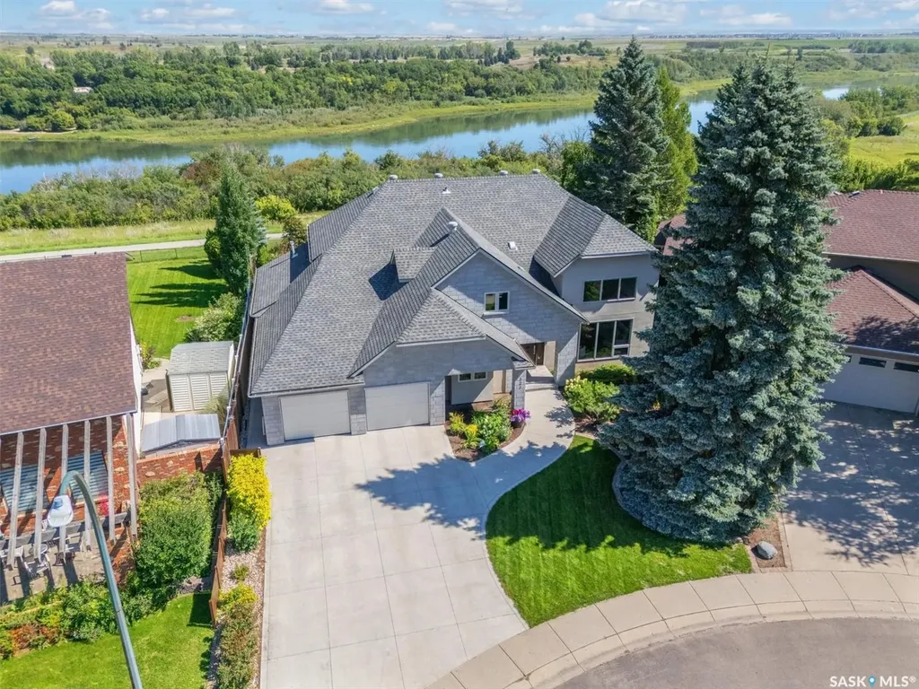 323 Mallin Crescent Saskatoon SK S7K 7X2