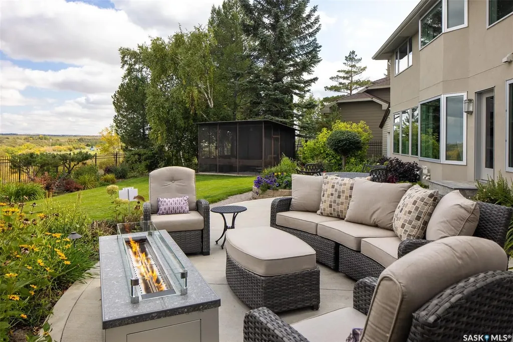 323 Mallin Crescent Saskatoon SK S7K 7X2