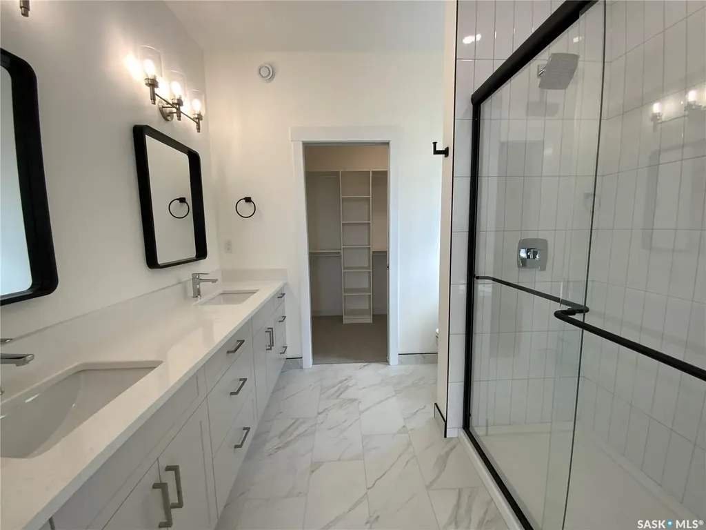 242 Doran Way Saskatoon SK S7H 4N2
