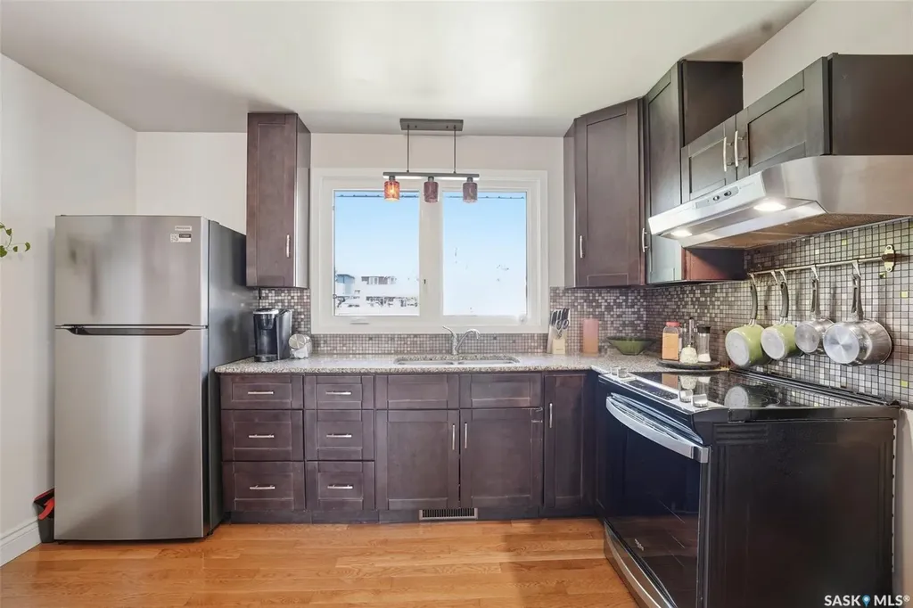 2122 37th Street W Saskatoon SK S7L 4E3