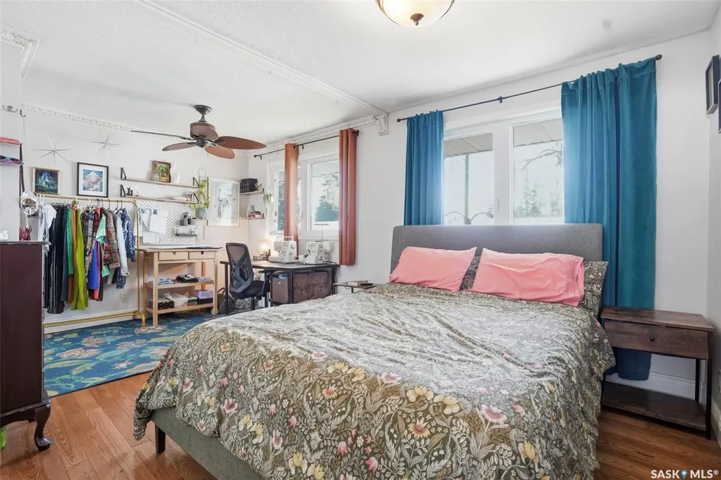 2122 37th Street W Saskatoon SK S7L 4E3