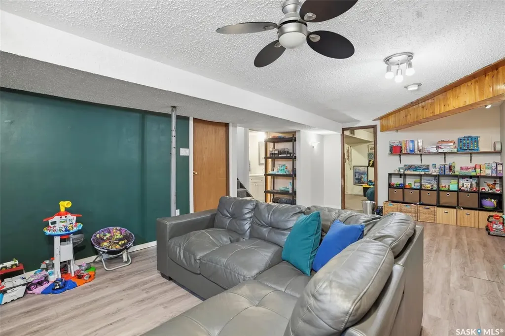 2122 37th Street W Saskatoon SK S7L 4E3