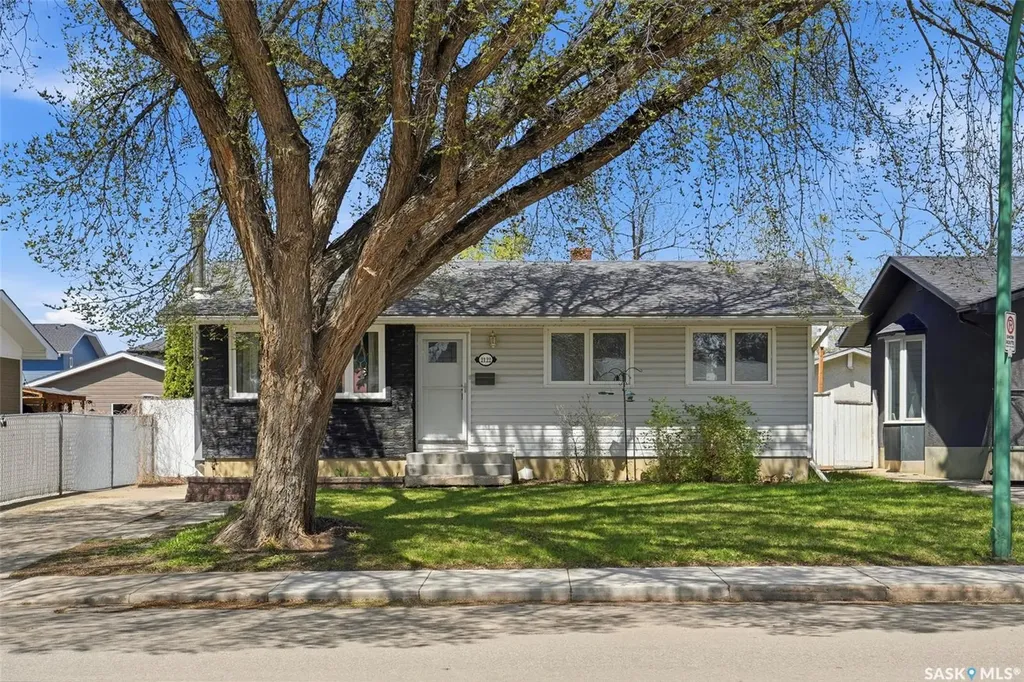 2122 37th Street W Saskatoon SK S7L 4E3
