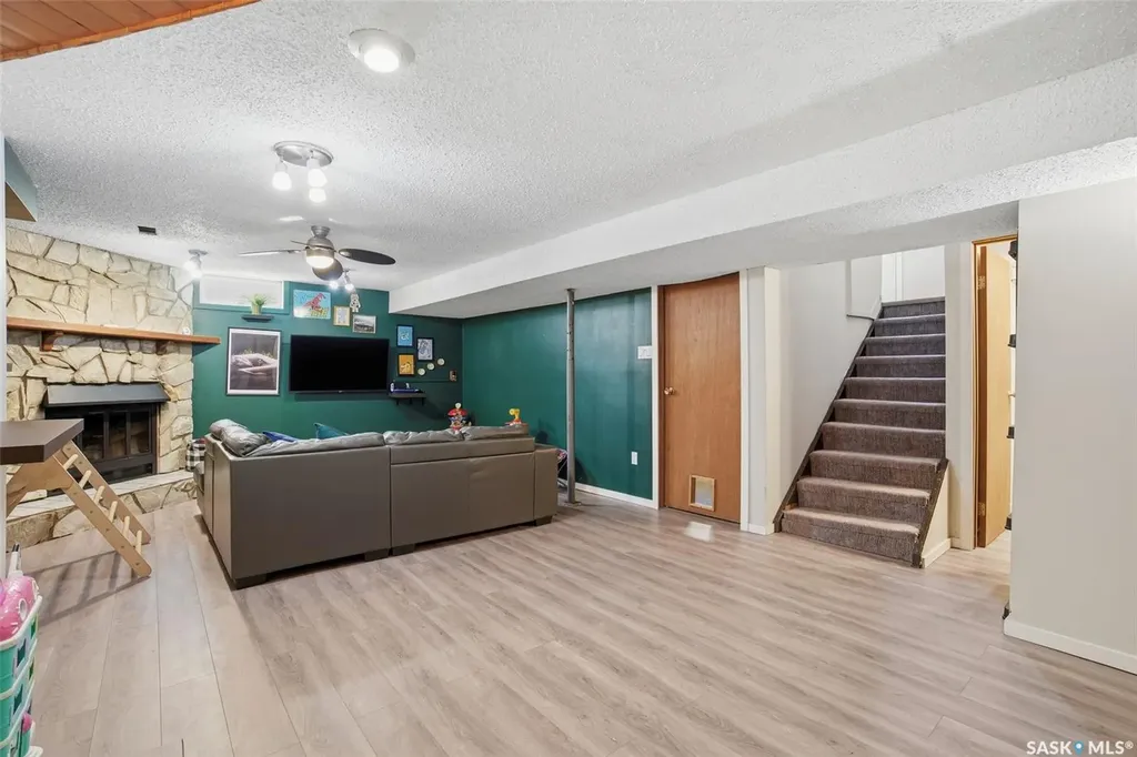 2122 37th Street W Saskatoon SK S7L 4E3