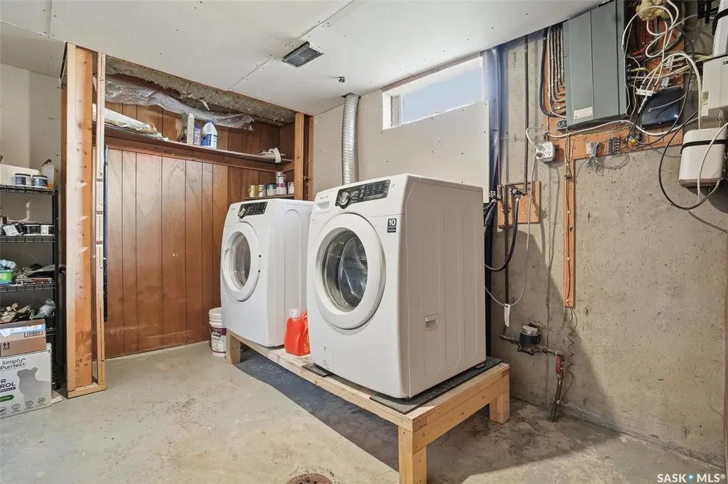 2122 37th Street W Saskatoon SK S7L 4E3