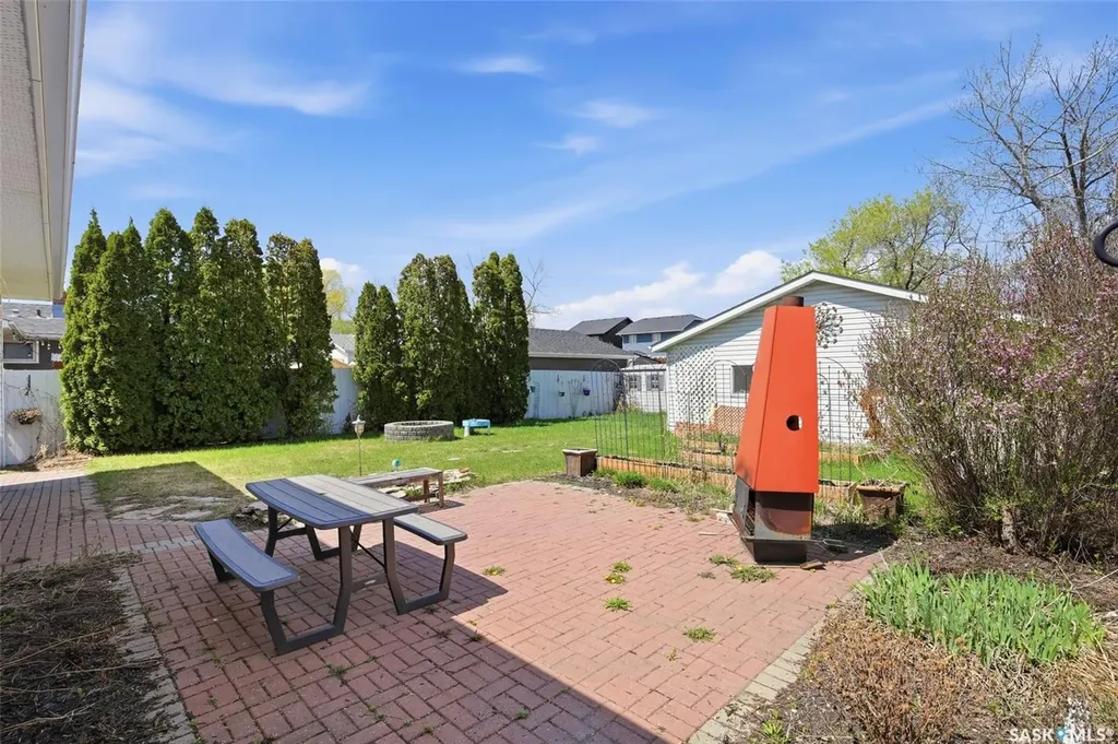2122 37th Street W Saskatoon SK S7L 4E3