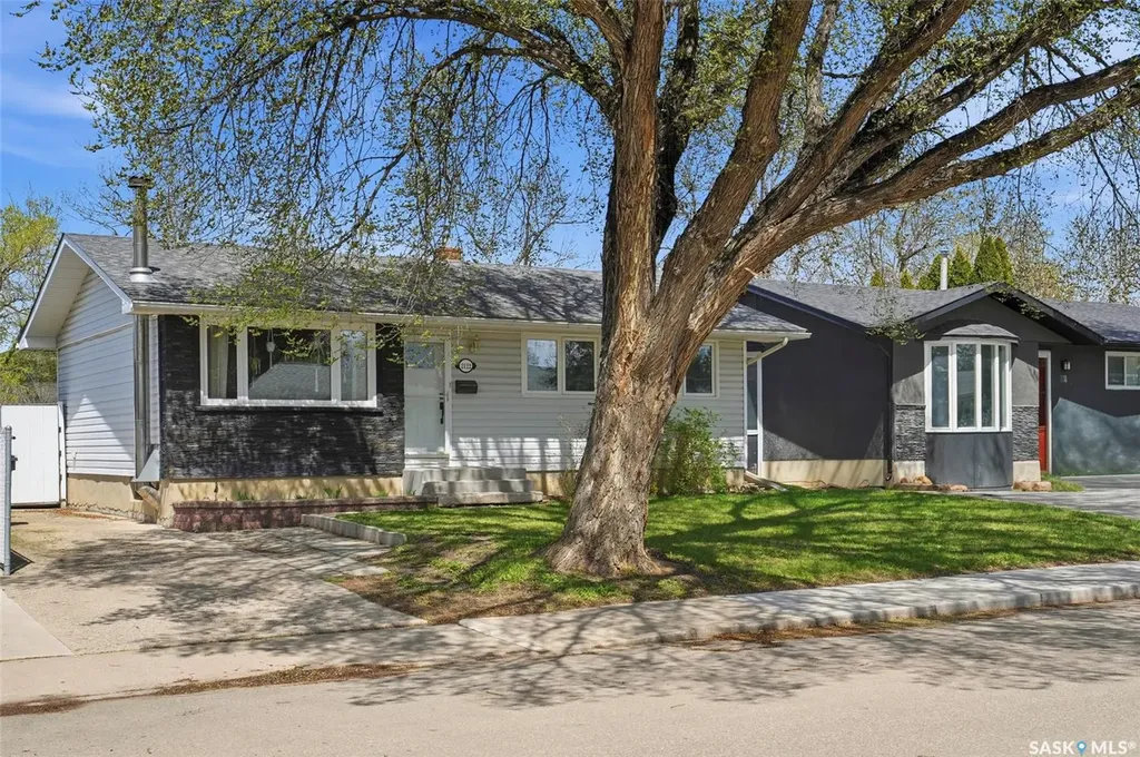 2122 37th Street W Saskatoon SK S7L 4E3