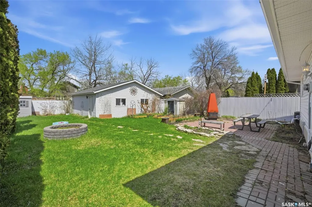 2122 37th Street W Saskatoon SK S7L 4E3
