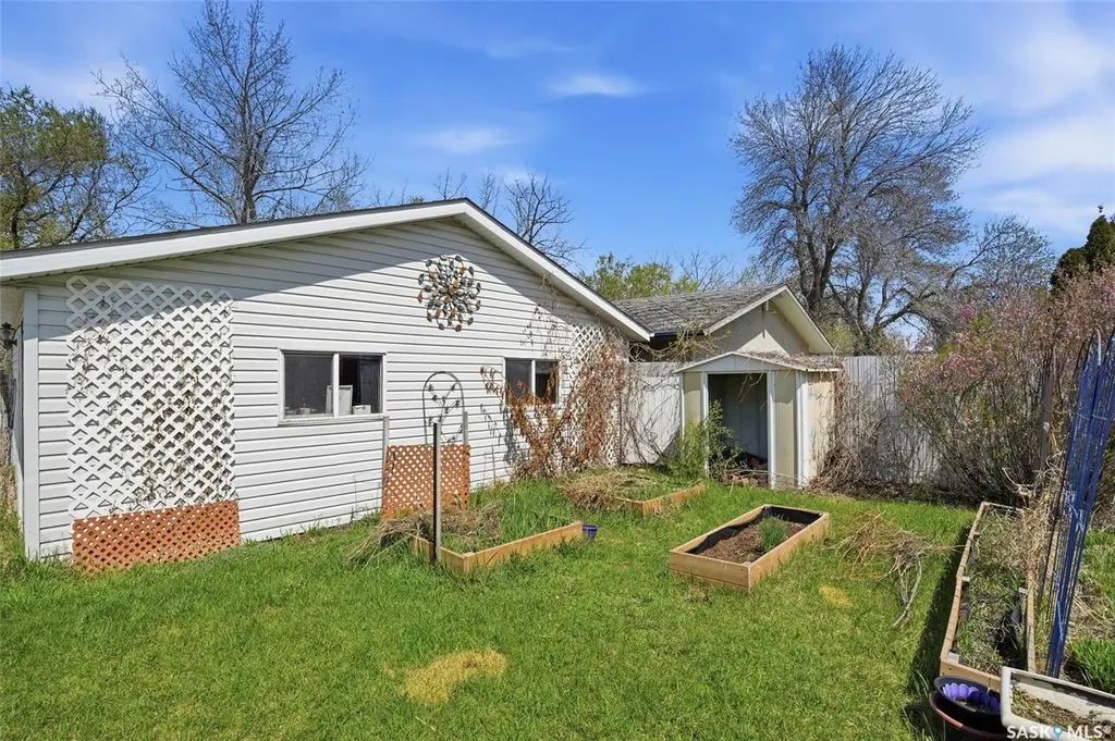 2122 37th Street W Saskatoon SK S7L 4E3