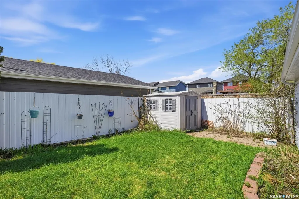 2122 37th Street W Saskatoon SK S7L 4E3