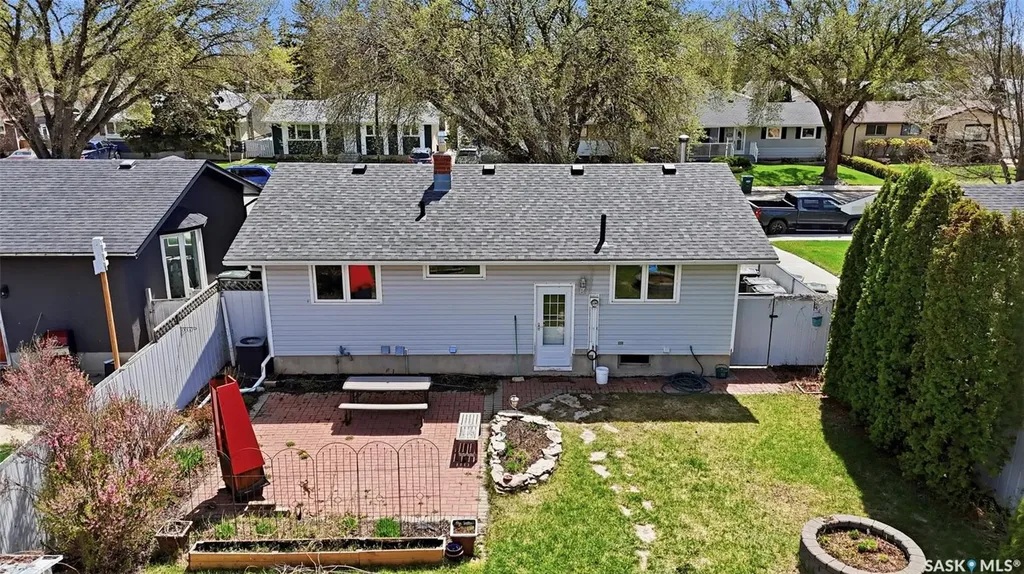 2122 37th Street W Saskatoon SK S7L 4E3